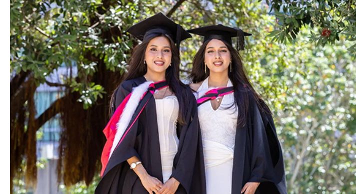 Deux jumelles  décrochent leur diplôme de médecine le même jour en Nouvelle‑Zélande